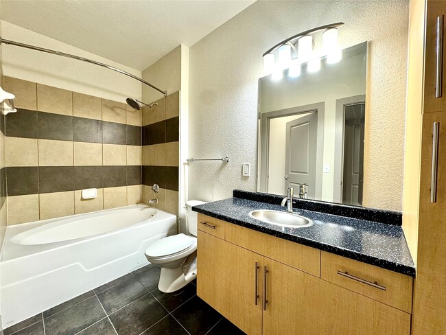 Building Photo - 3660 Richmond Ave.