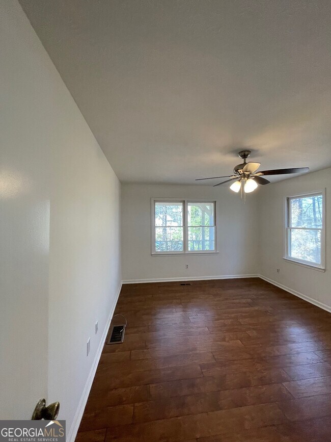 Building Photo - 121 Chipley Creek Dr