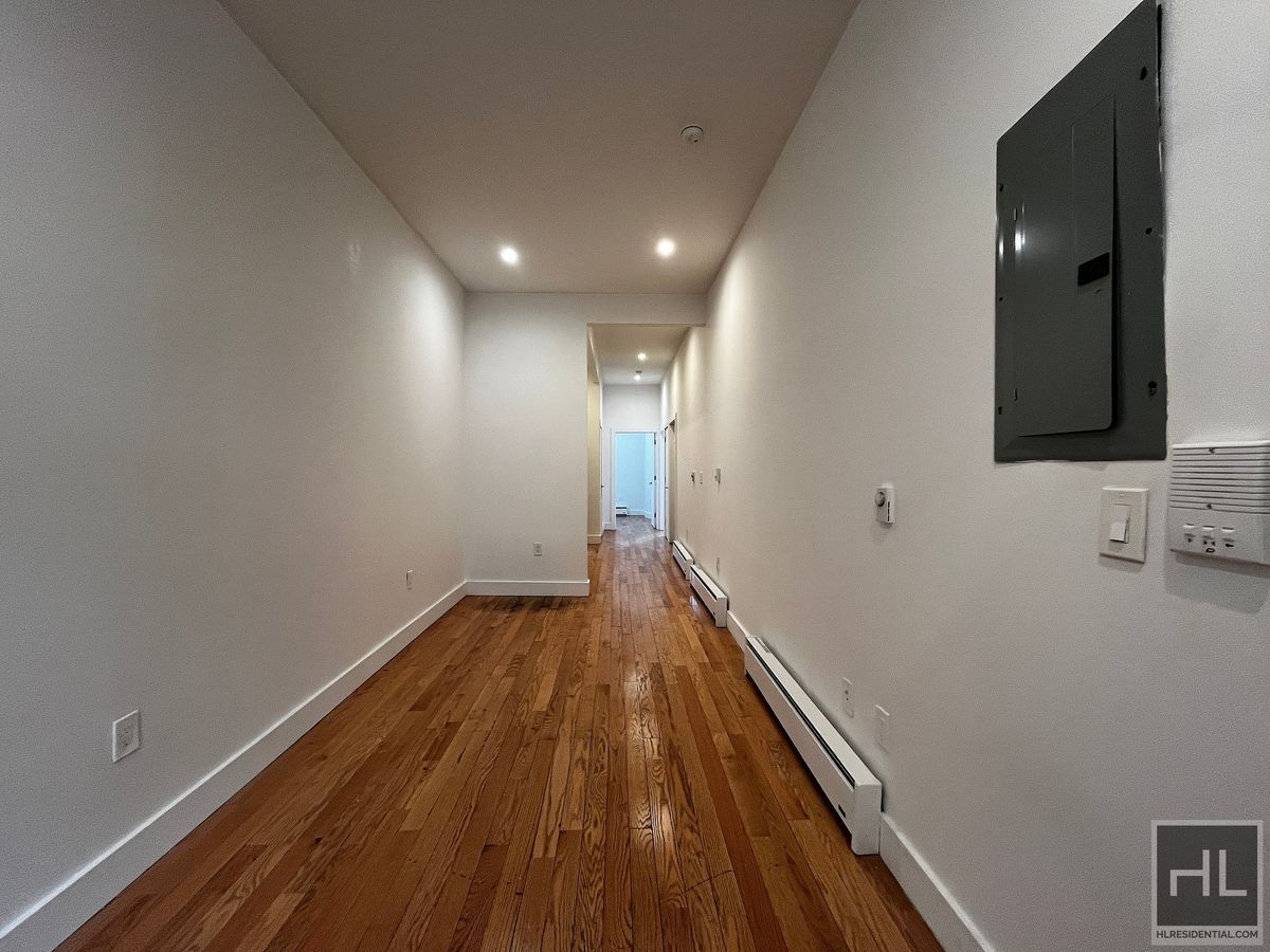 Building Photo - NO FEE / SUMMERFIELD STREET / Spacious 3-Bed 1-Bath / Bushwick and Ridgewood Border