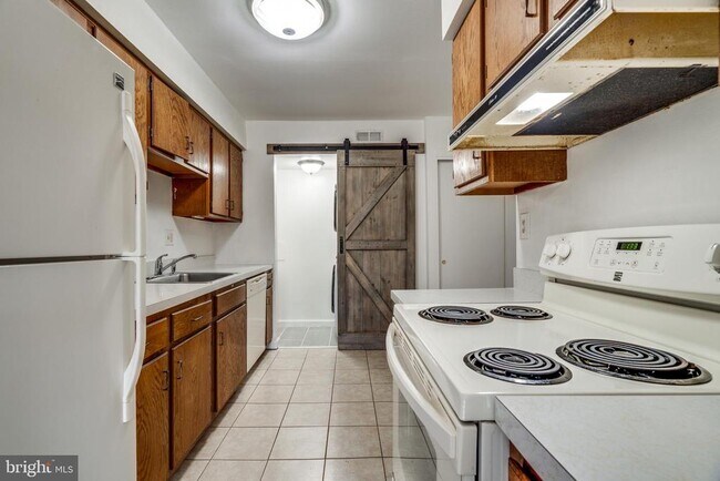 Building Photo - 102B Kelly Cove