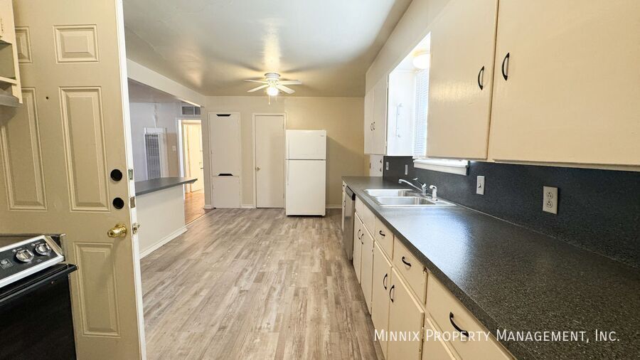 Building Photo - 2115 S Loop 289