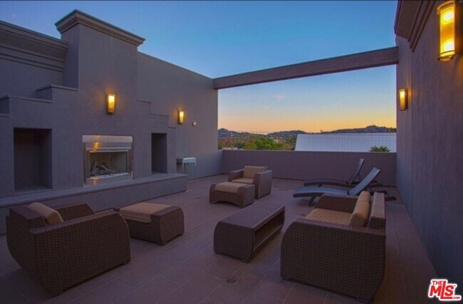 Building Photo - 11925 Kling St