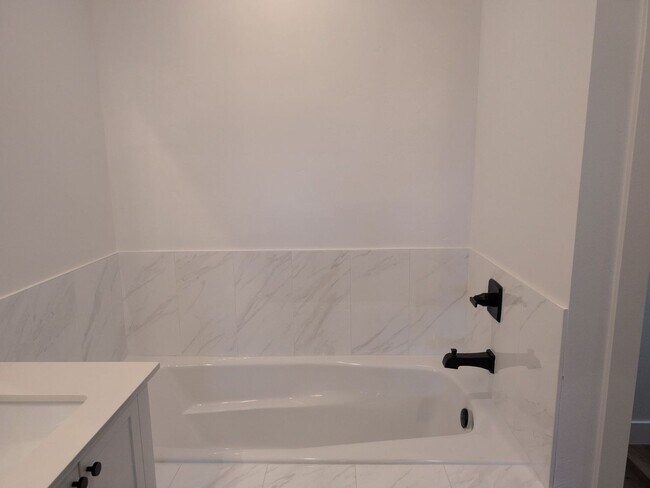 Building Photo - Modern Comfort in a Beautiful 3-Bedroom Home