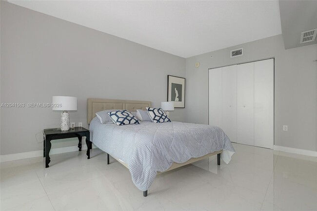 Building Photo - 200 Sunny Isles Blvd