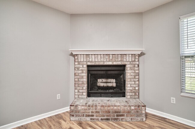 Building Photo - For Rent-4BDRM, 2.5BA Home in Ashwood
