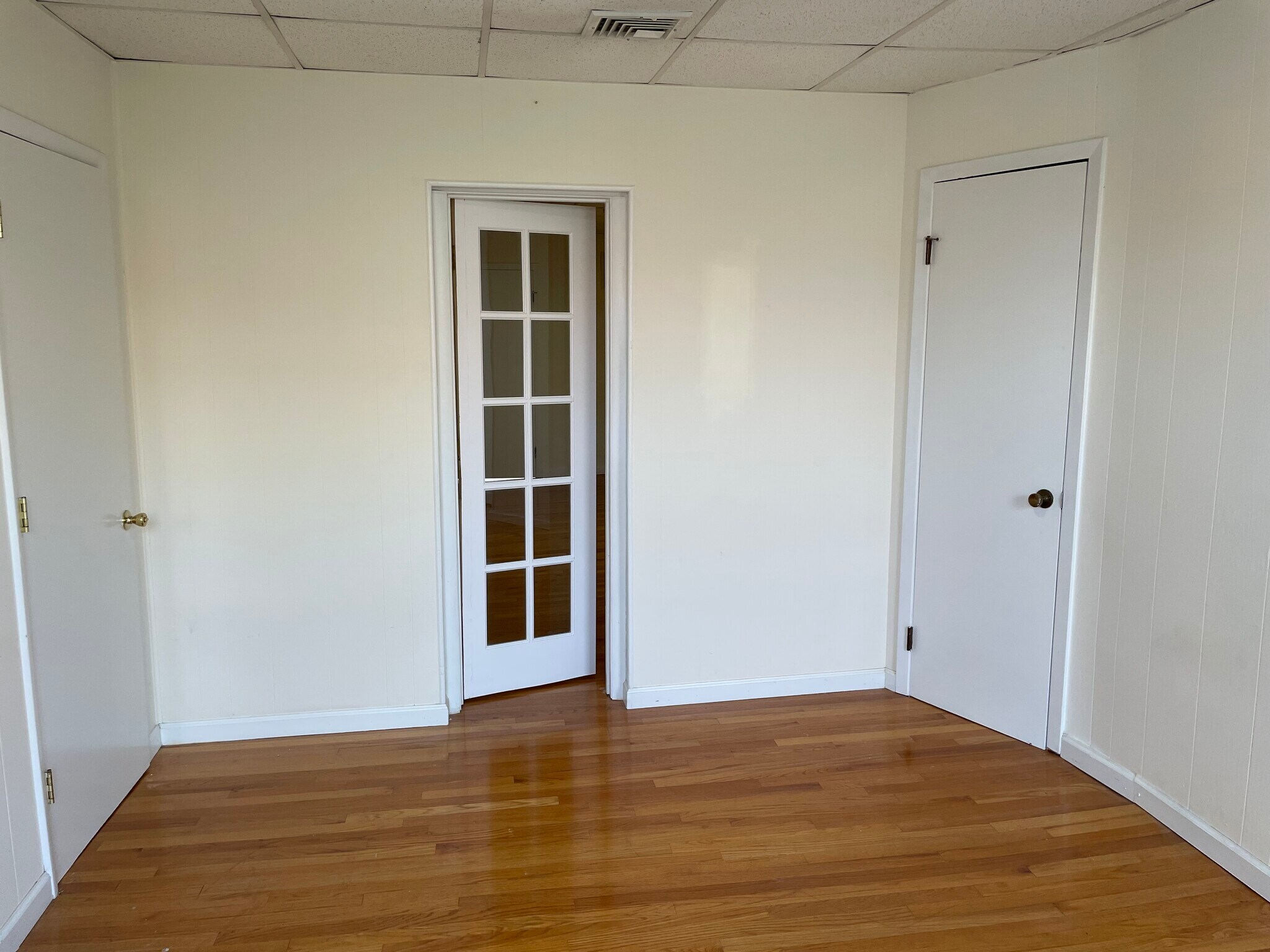 Building Photo - 475 Monmouth St