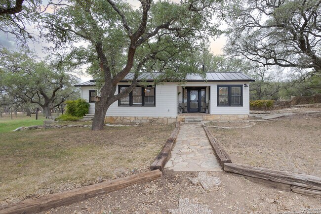 Building Photo - 33121 Blanco Rd