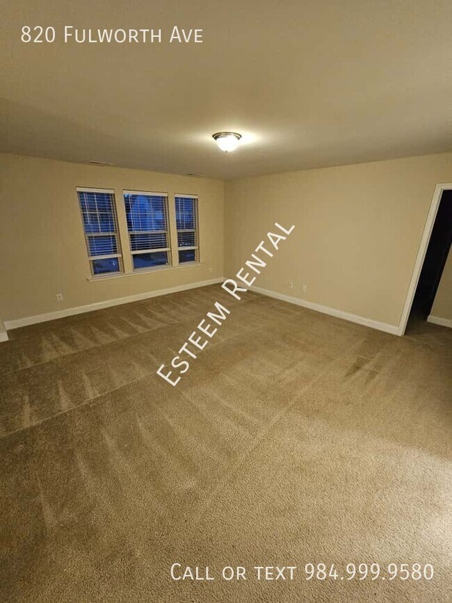 Building Photo - 820 Fulworth Ave