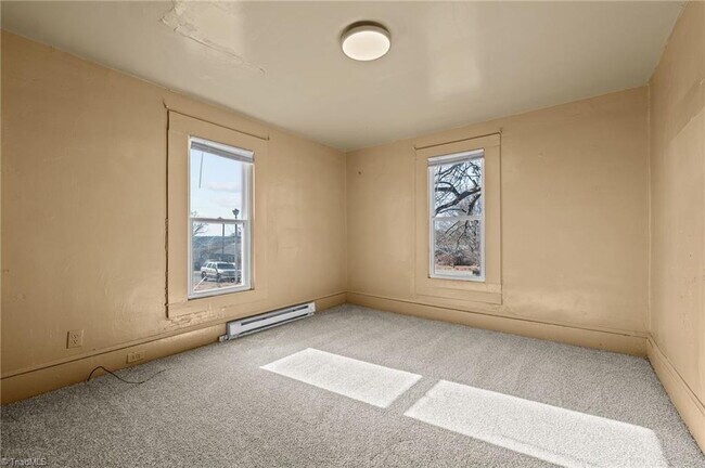 Building Photo - "Charming 3-Bedroom Home in the Heart of Winston-Salem-Pets Welcome Housing Vouchers Accepted!