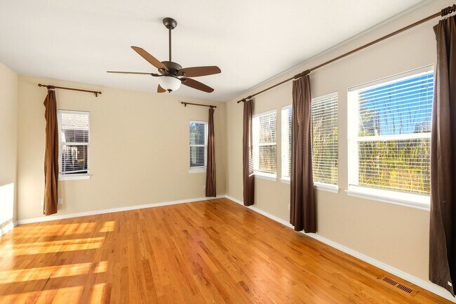 Building Photo - Beacon Point 5 Bedroom Ranch, 3-Car Garage...