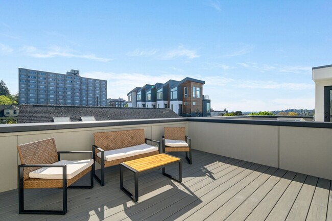 Building Photo - 1600 S Washington St