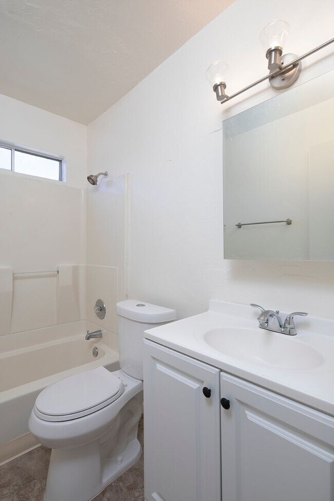 Building Photo - OPEN HOUSE: 11/23 10AM-12PM ~ 1BR at a Gre...