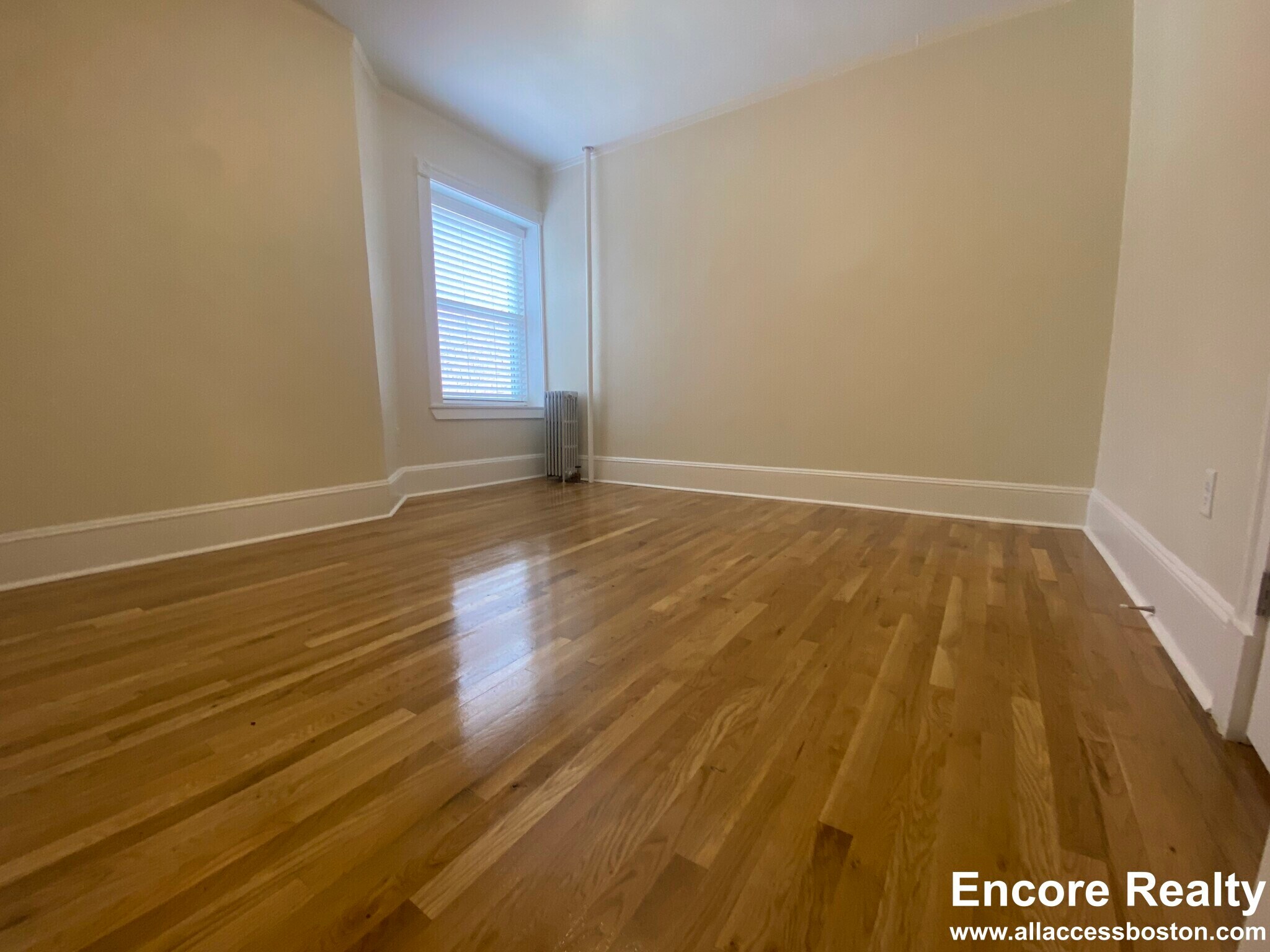 Building Photo - 1595 Beacon St