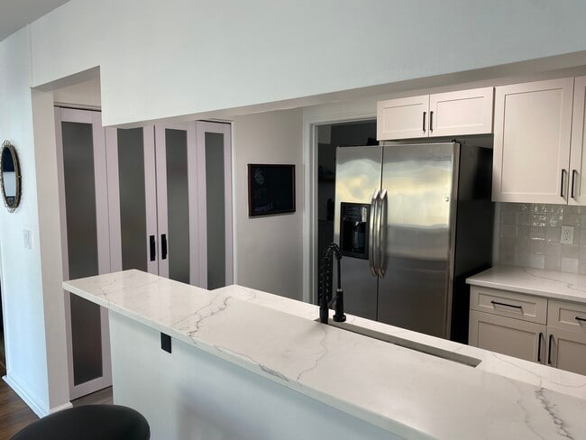 Building Photo - 2200 Parkside Dr