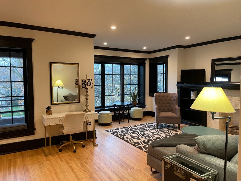 Building Photo - 1126 W Morse Ave