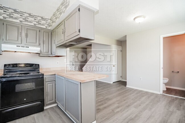 Building Photo - 5623-5625 CHATFORD