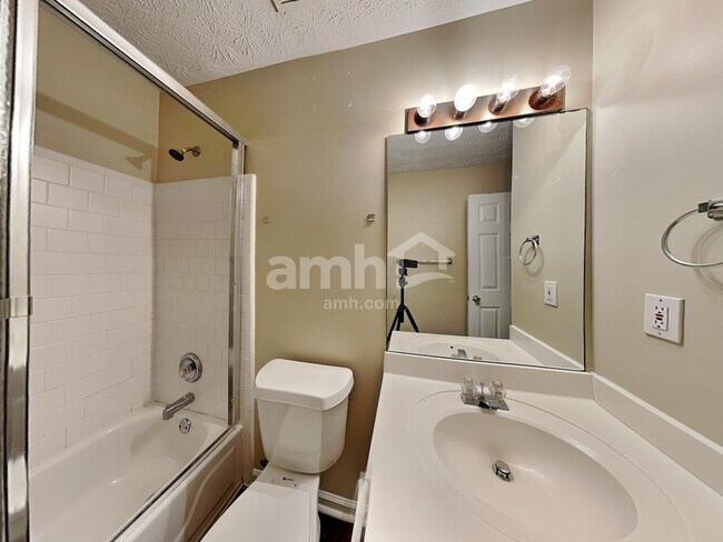 Building Photo - 3800 Oak Park Dr