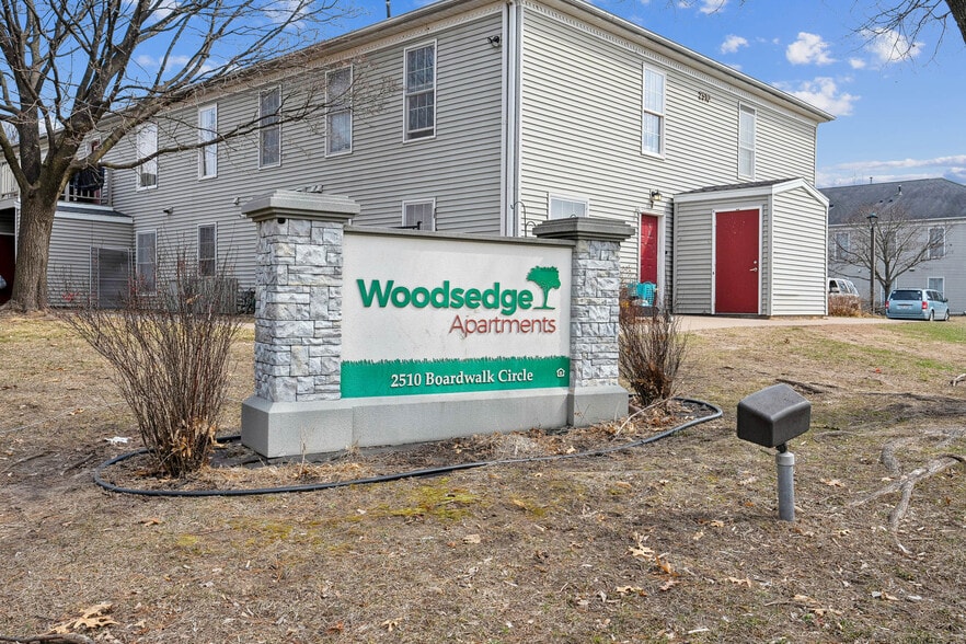 Primary Photo - Woodsedge