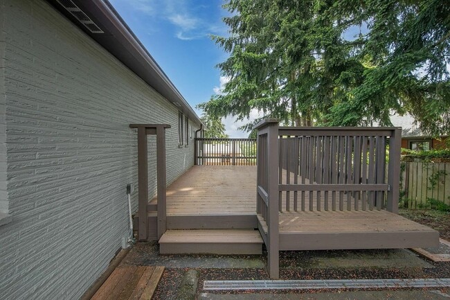Building Photo - 3bd/2ba Seattle Home