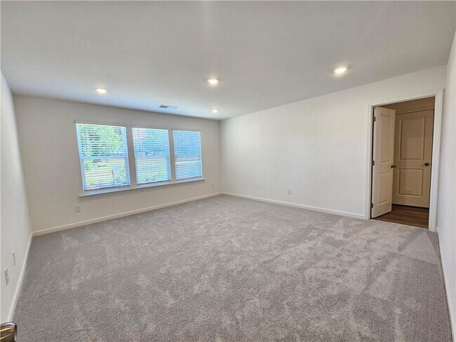 Building Photo - 2427 Livi Ln
