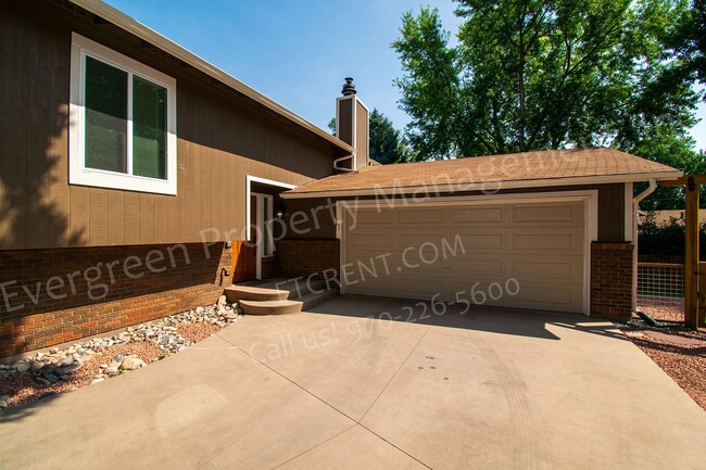 Building Photo - Fantastic 4 bedroom, 2 bathroom near Overl...