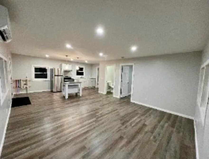Building Photo - 367 Margaret Ann Dr