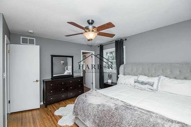 Building Photo - Your NW Sanctuary: 4-BR Single Family Home