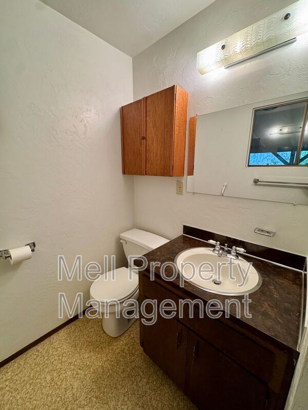 Building Photo - 50 E Vine Maple Ln