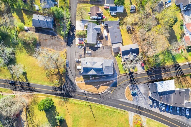 Building Photo - 1 Bedroom with water and electric included close to downtown Morganton!