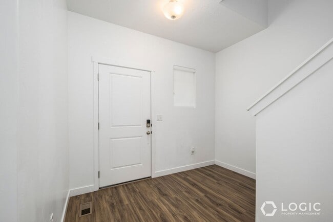 Building Photo - 14817 Pelé Ln