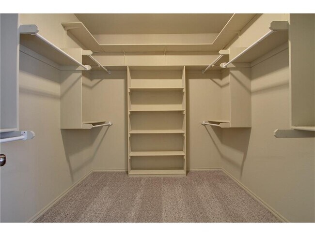 Building Photo - Fantastic  3 Bedrooms + Study Home in Prai...