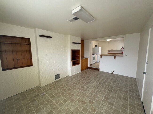 Building Photo - 3 Bed 1 Bath House Eureka