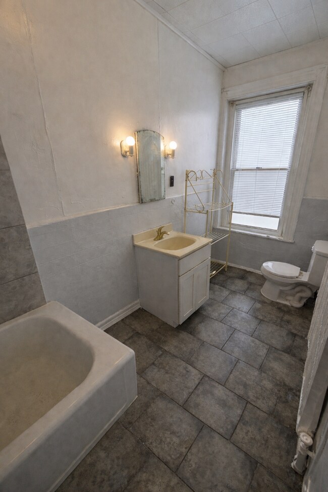 Building Photo - 1231 N 54th St