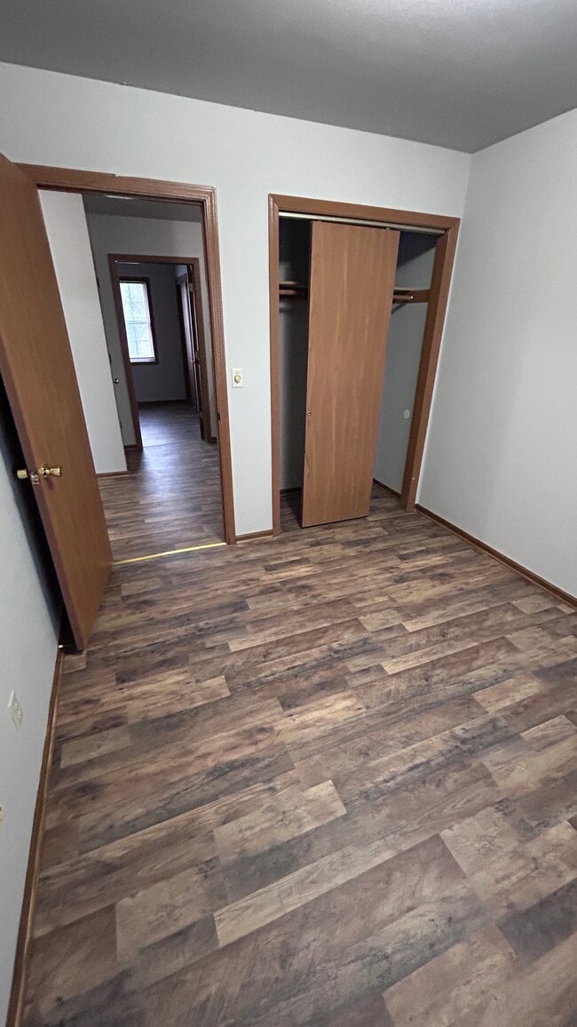 Building Photo - 425 E Monroe Ave