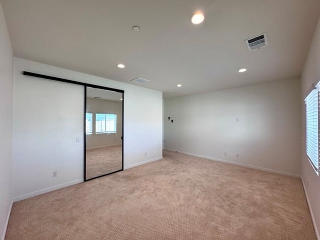 Building Photo - Stunning 2021 built 4 bedroom home for LEA...