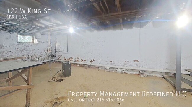 Building Photo - 122 W King St