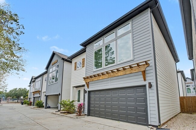 Building Photo - 2502 W Tidwell Rd