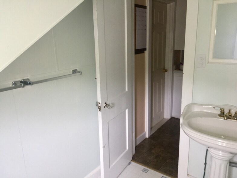 Building Photo - 42 Beach Ave