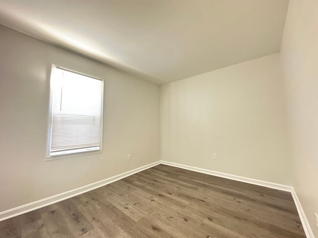 Building Photo - 2 Bedroom Unit Close to Downtown