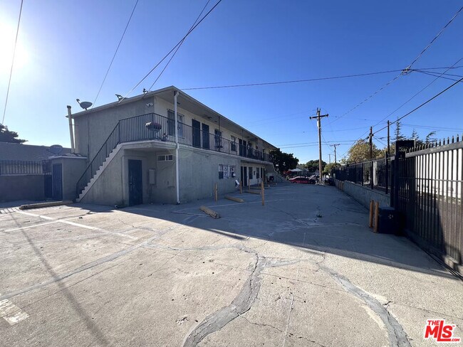 Building Photo - 1016 W 109th Pl