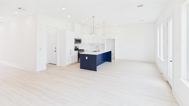 Building Photo - 9609 Valeca Dr