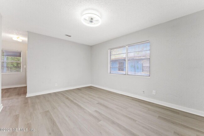 Building Photo - 1814 W 33rd St