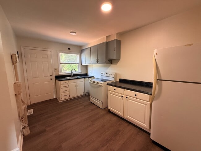 Building Photo - 2900 Lawndale Dr