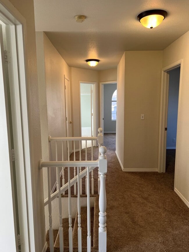 Building Photo - GORGEOUS NORTHWEST HOME, MOVE IN READY!