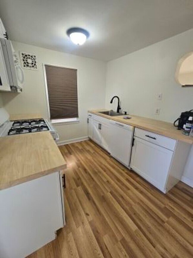 Building Photo - $1350 3 bedroom house in Bon Air