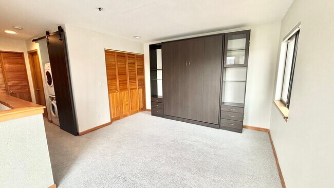 Building Photo - Spacious 2BR/2BA Condo – 1,086 SF + Parking + River Views | NW Portland