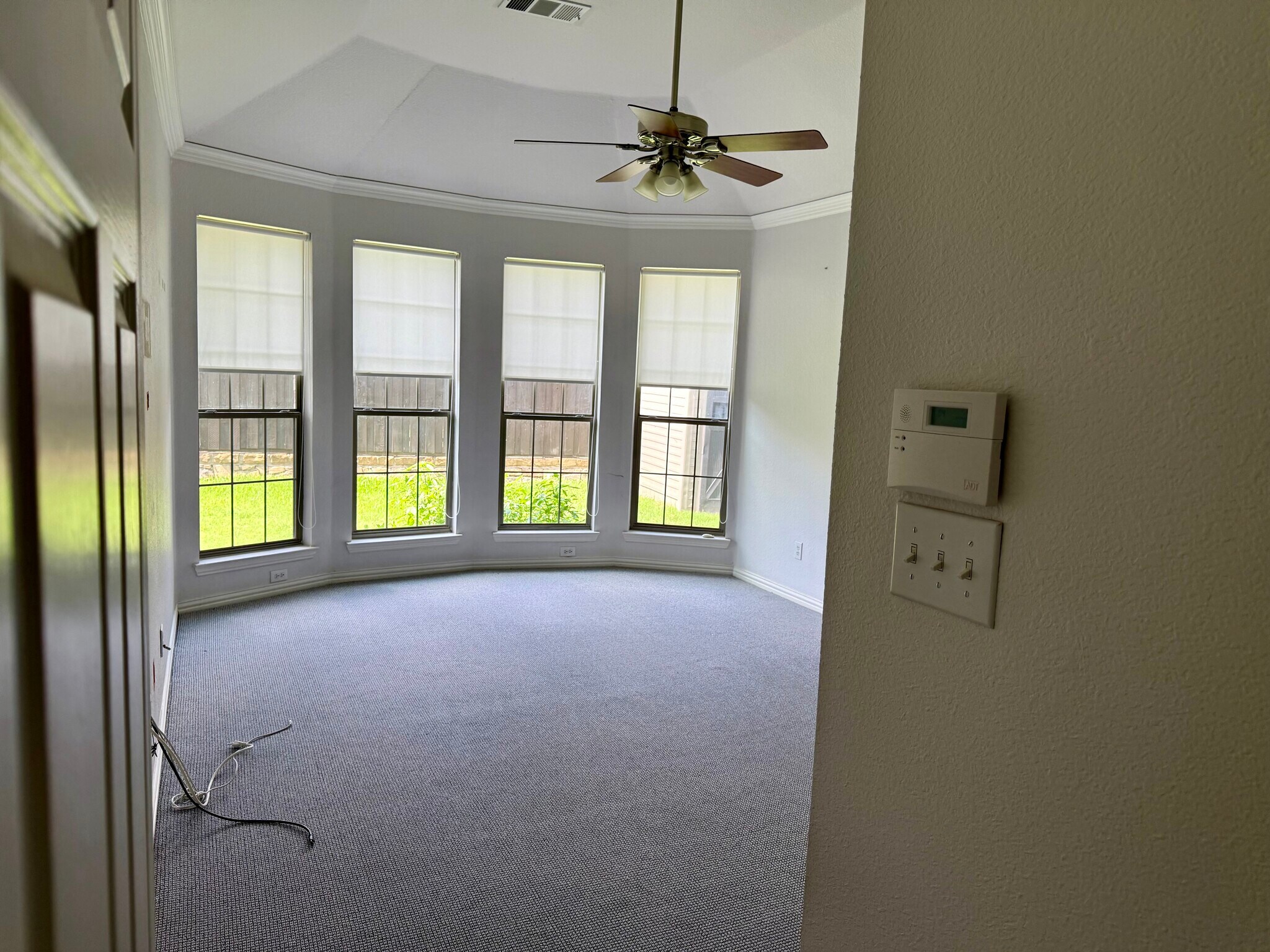 Main bedroom with bay window (new carpet) - 2489 Yuma Dr