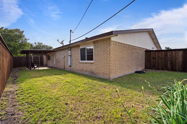 Building Photo - 3002 Lindbergh Dr