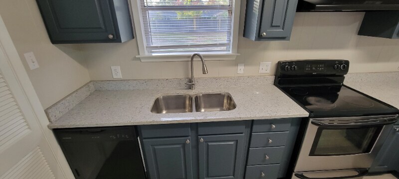 Building Photo - 858 Fountainbleau Dr