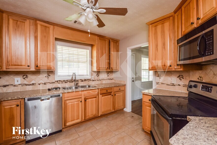 Building Photo - 145 Vinny's Way